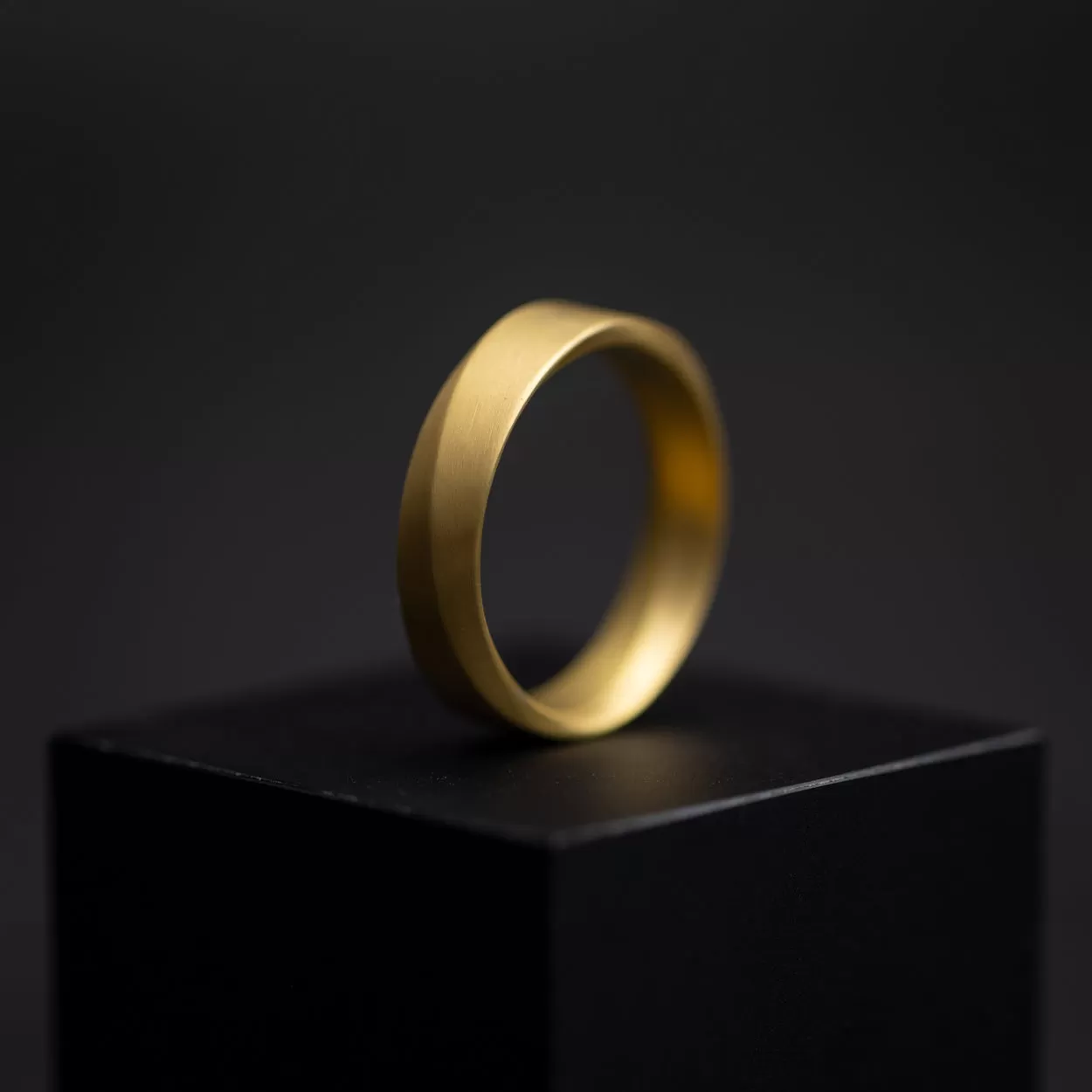 6mm Twisted full Gold-plated Titanium ring